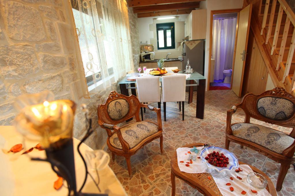 Athina Villa Argiroupolis