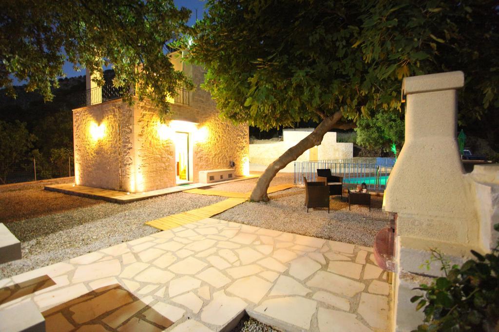 Athina Villa Argiroupolis