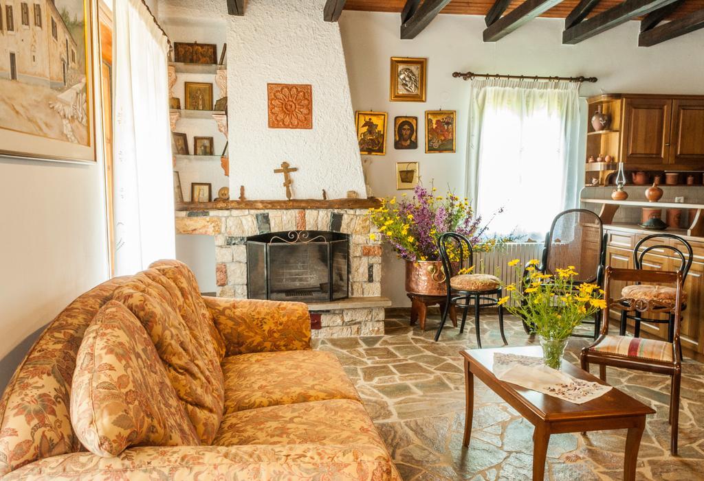 Pontinos Holiday home *