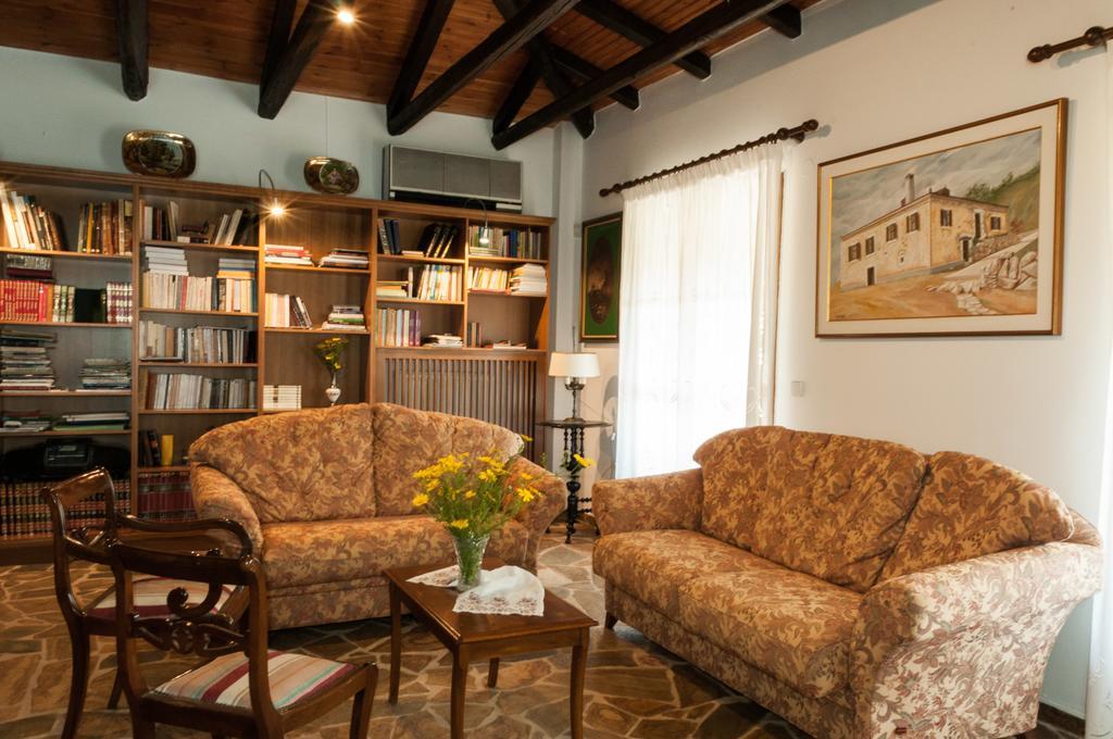 Pontinos Holiday home *