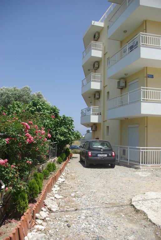 Yiannis Apartment