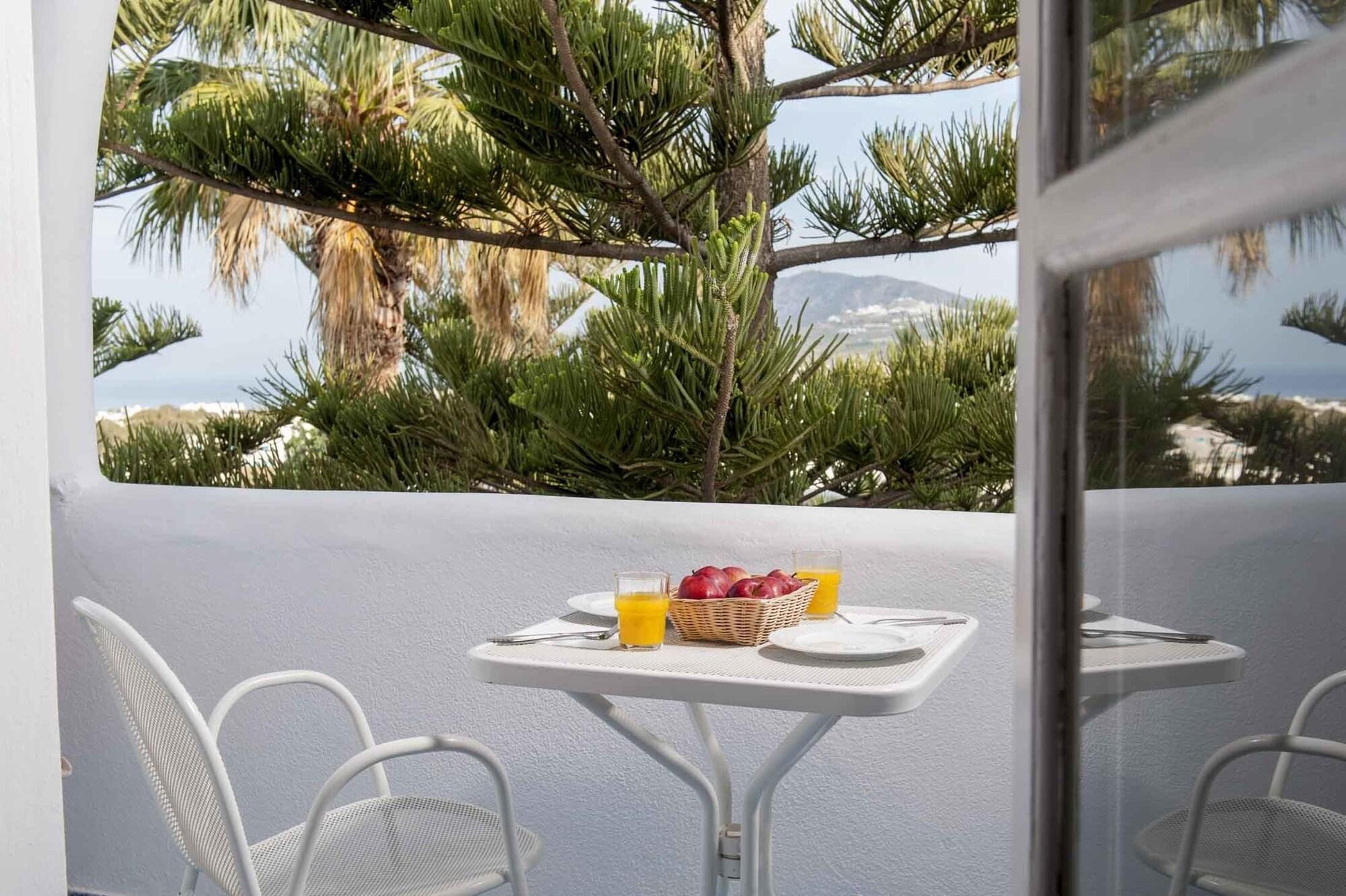 Daedalus 4* Fira (Santorini)