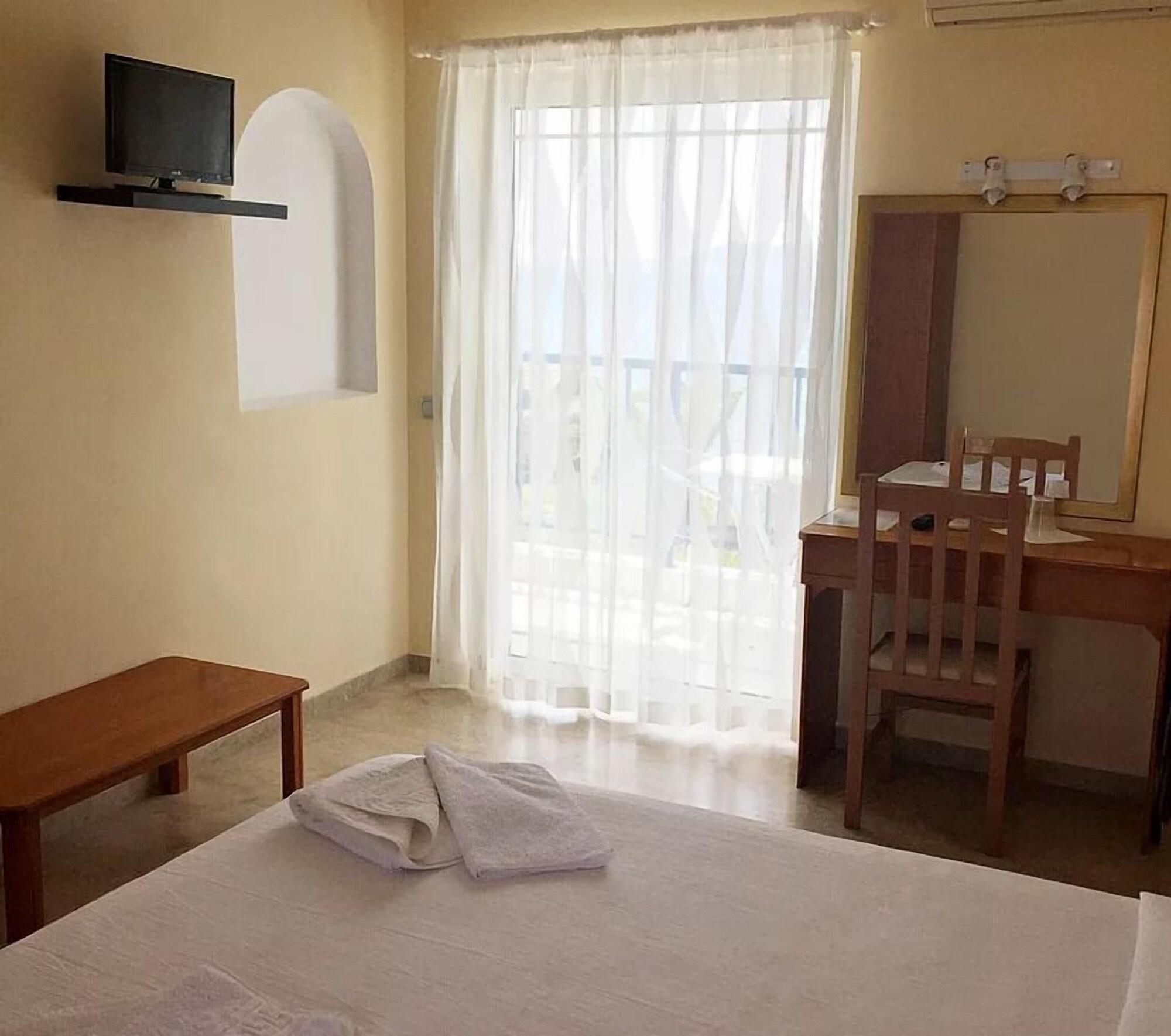 Golden Sun Hotel Finikounta