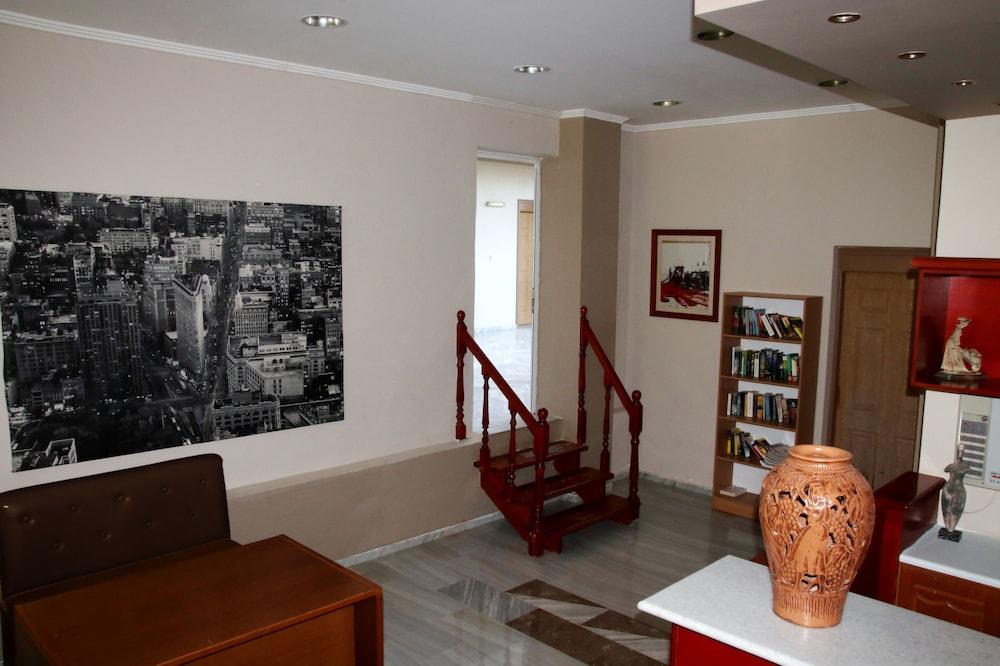 Golden Sun Hotel Finikounta