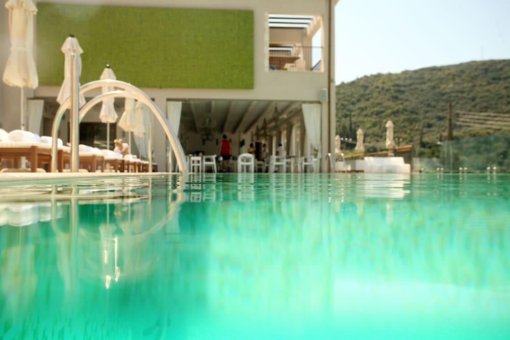 Salvator & Aparthotel Parga