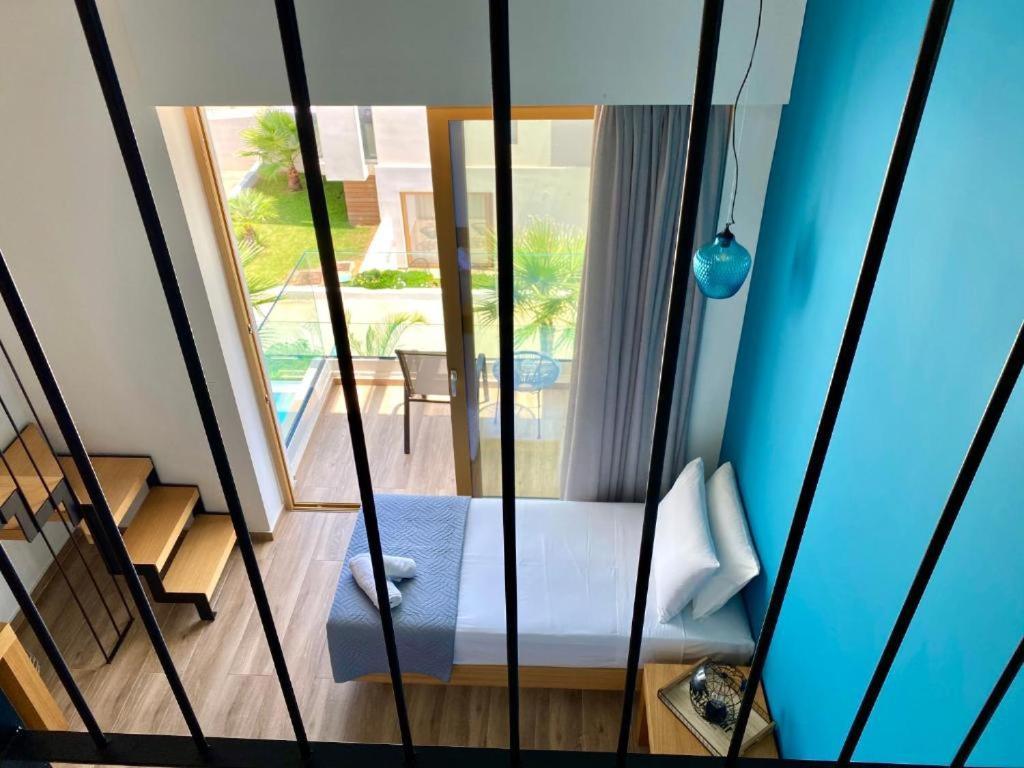 Hotel Meropi & 4*