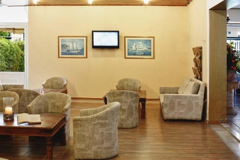Hotel Rebecca's Village Karousades (Esperies)