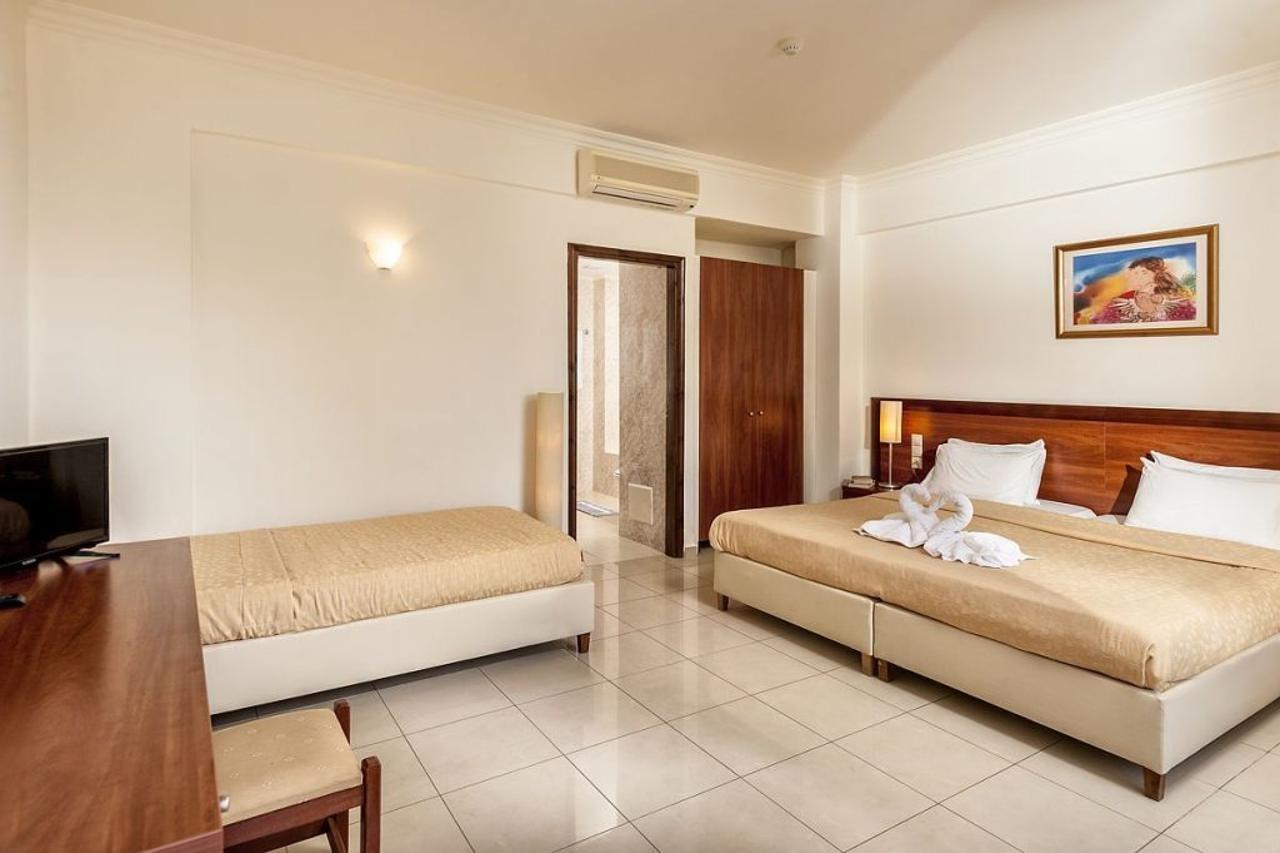 Adelais Hotel 2*