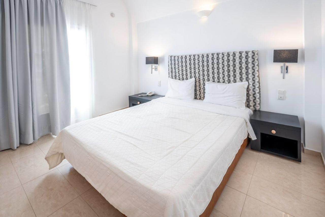 Orizontes Santorini Hotel