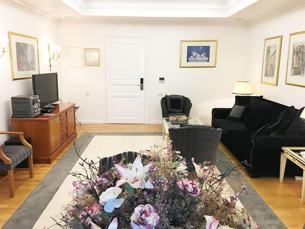 Theoxenia Palace