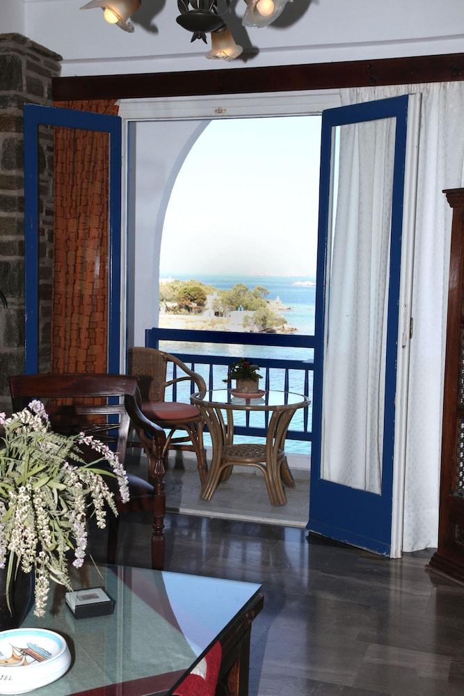 Nikolas Parikia (Paros)