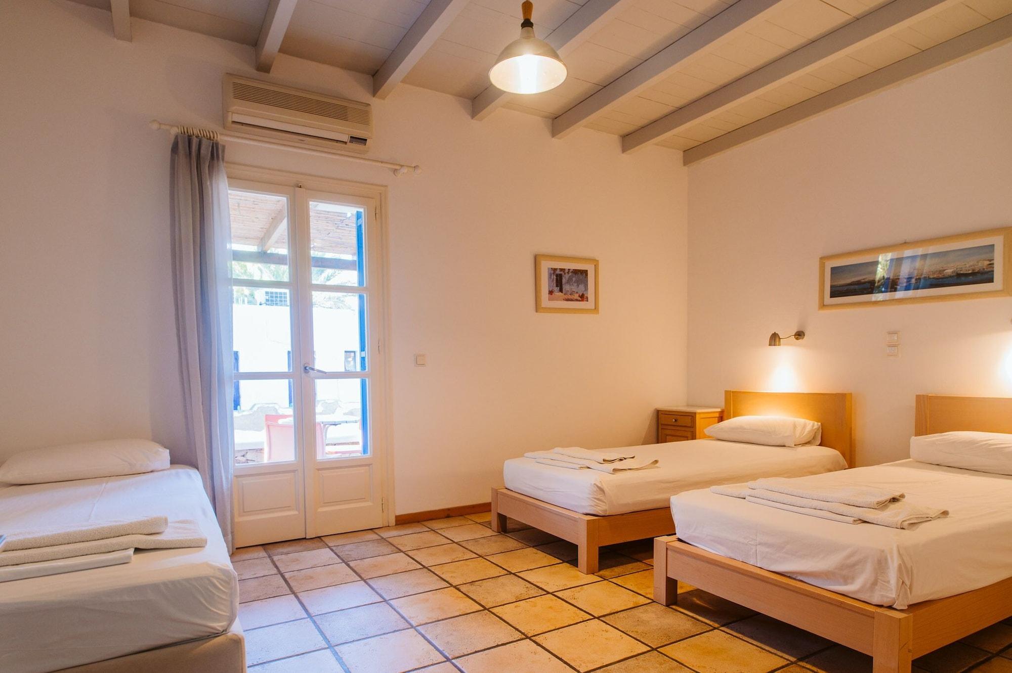 Hotel Far Out Village 3*