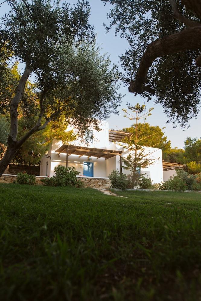 Hotel Far Out Village 3*