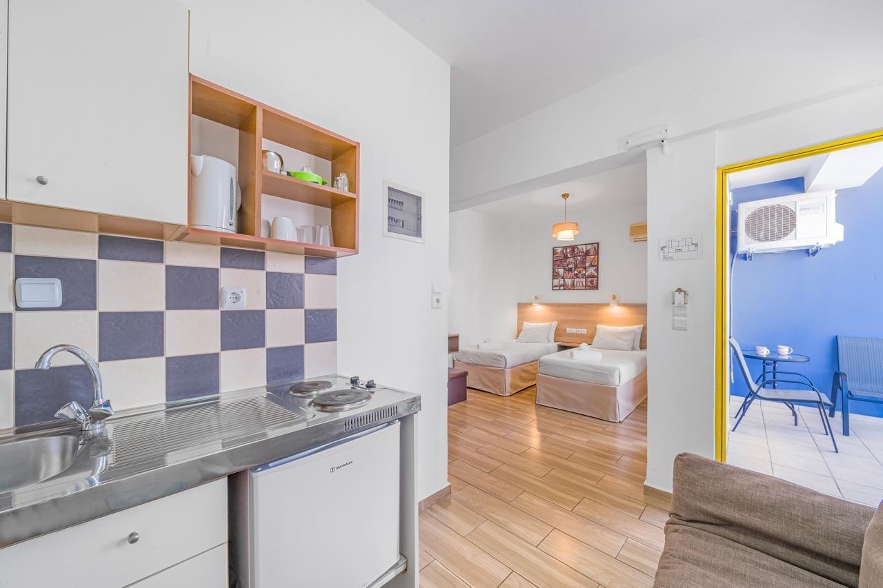 Aparthotel Happy Days 3*