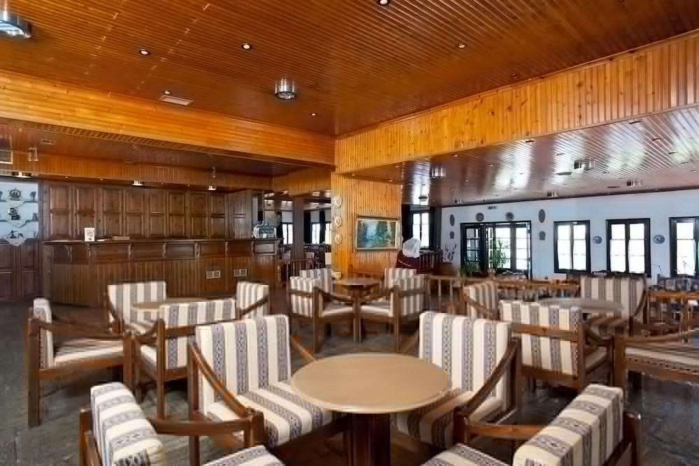 Dionyssos Hotel