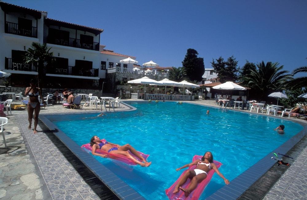 Dionyssos Skopelos Town