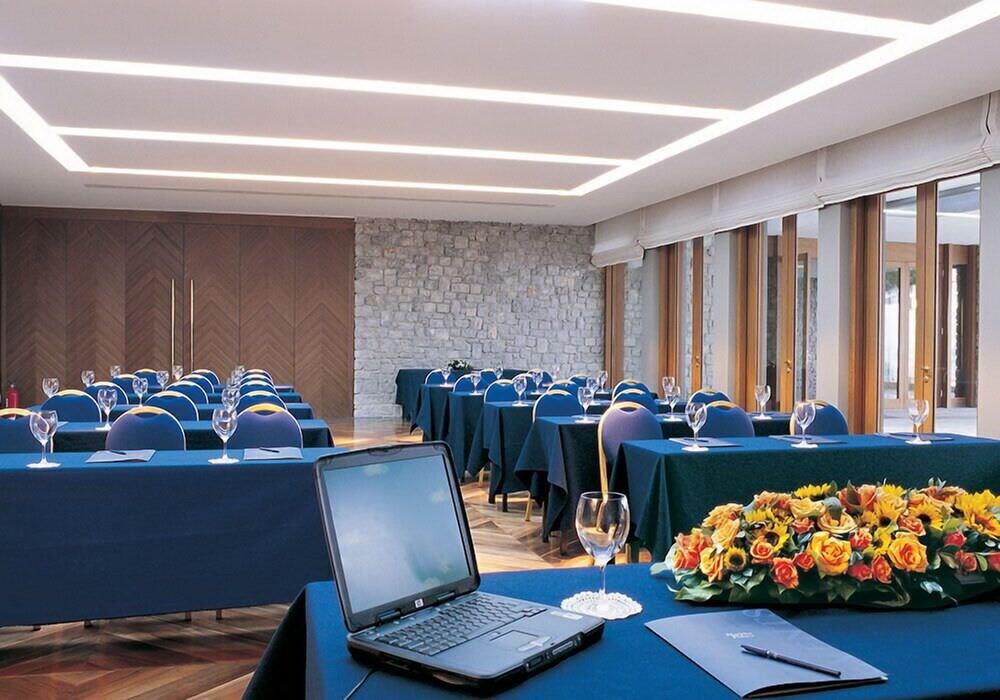 Amphitryon Hotel