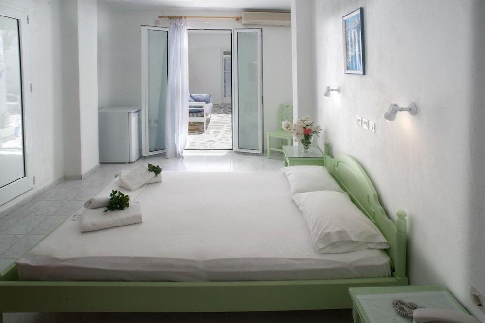 Poseidon Hotel 2*