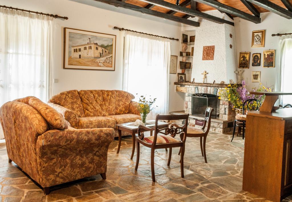 Pontinos Holiday home *
