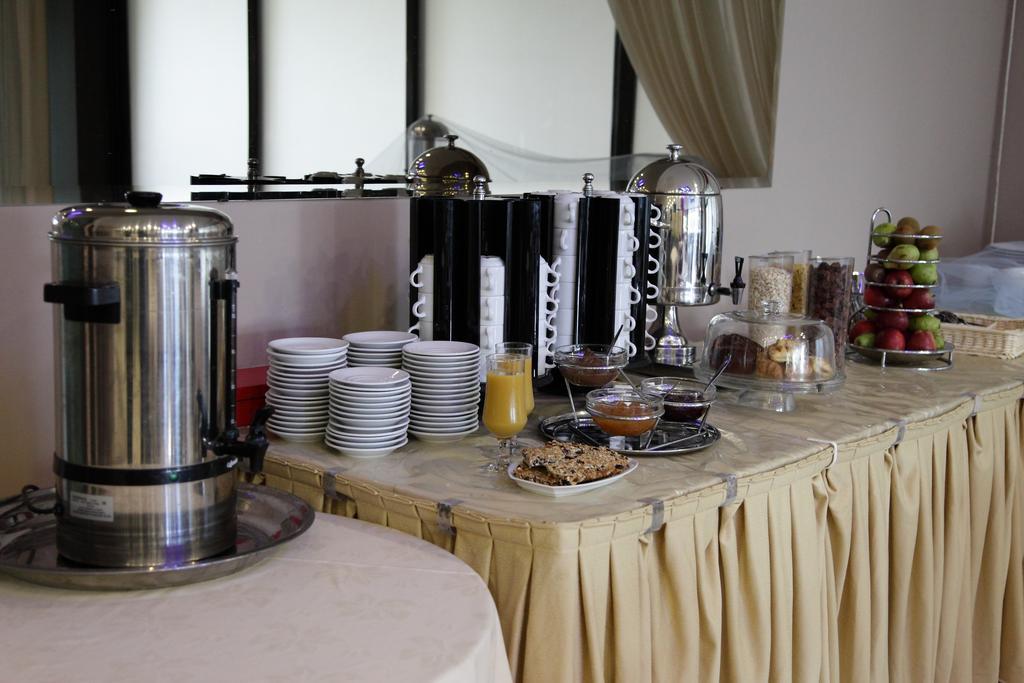 Hotel Evvoiki Akti Politika