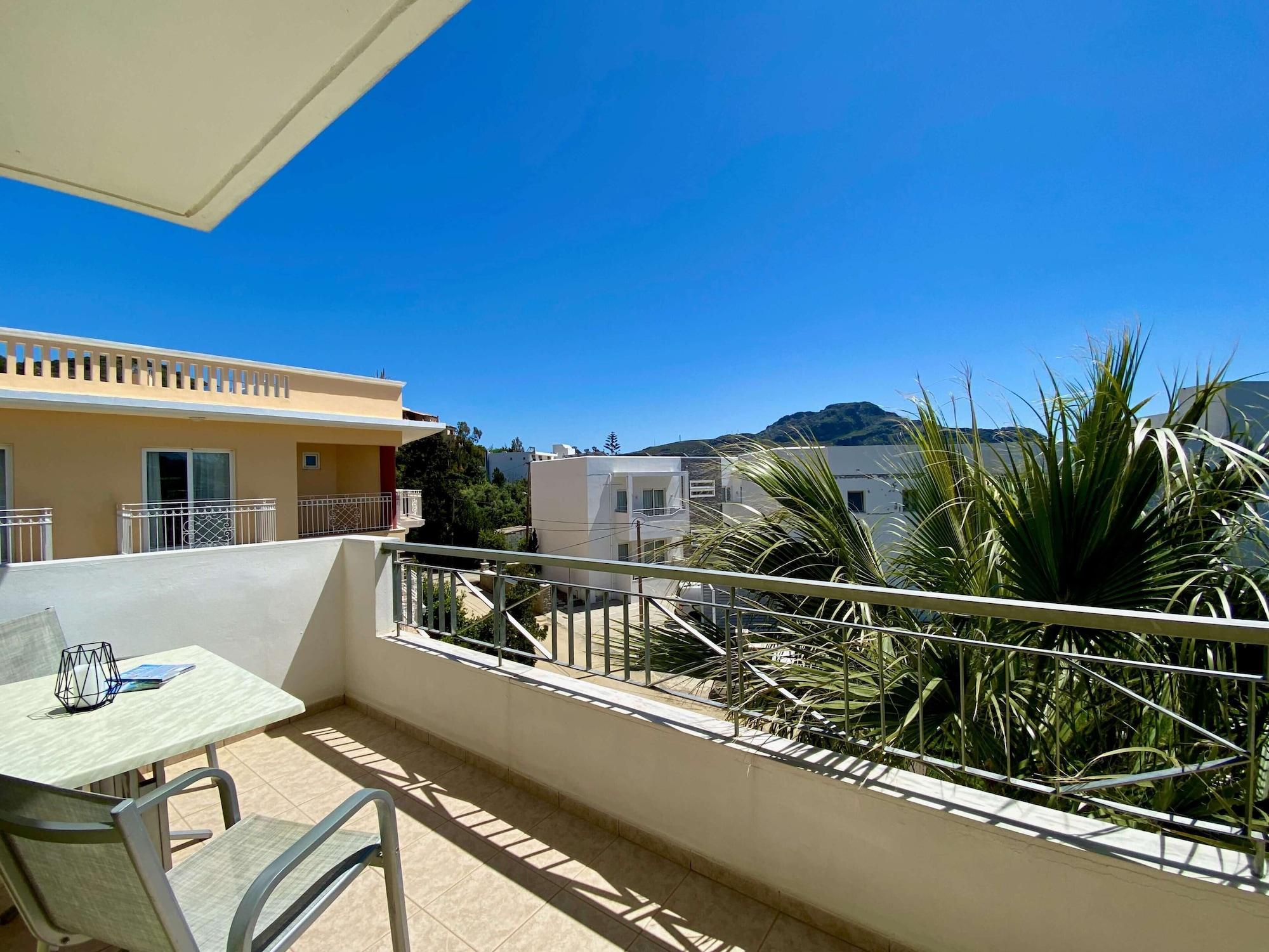 Manolis Aparthotel 3*