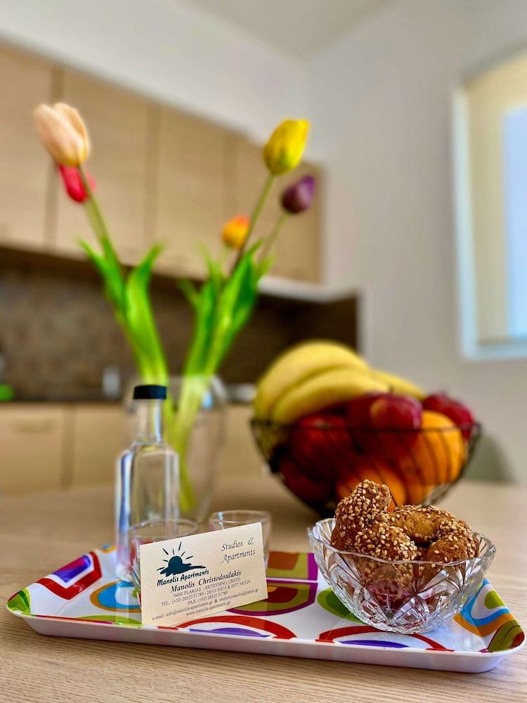 Manolis Aparthotel 3*