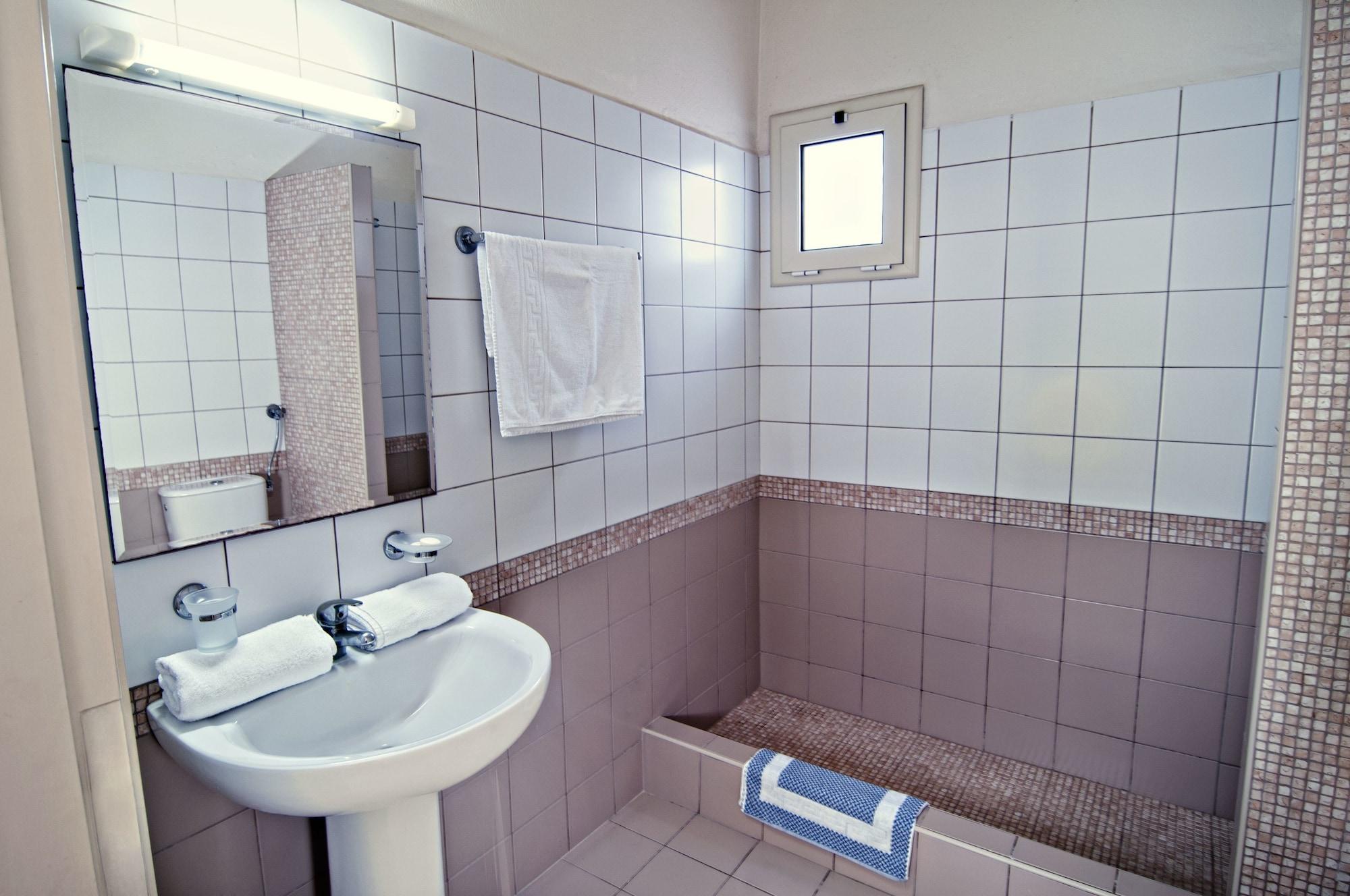 Ourania Aparthotel 3*