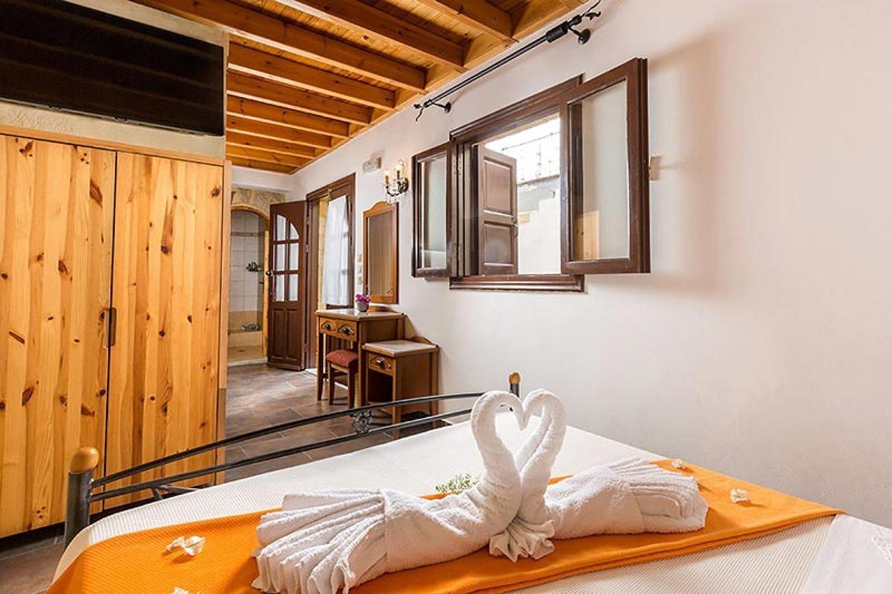 Camelot Traditional & Classic Hotel 3*