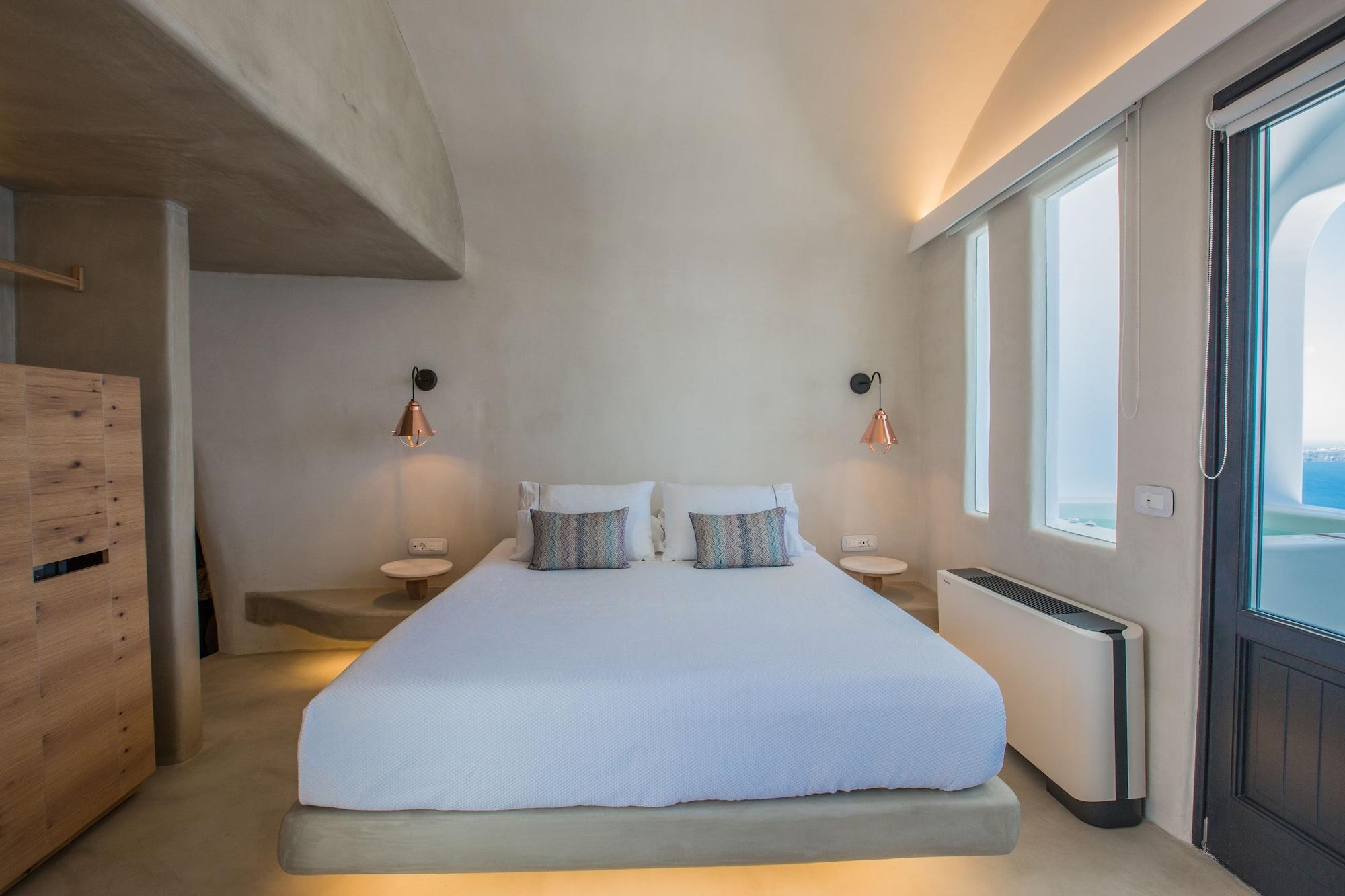 Chic Santorini Hotel 3*