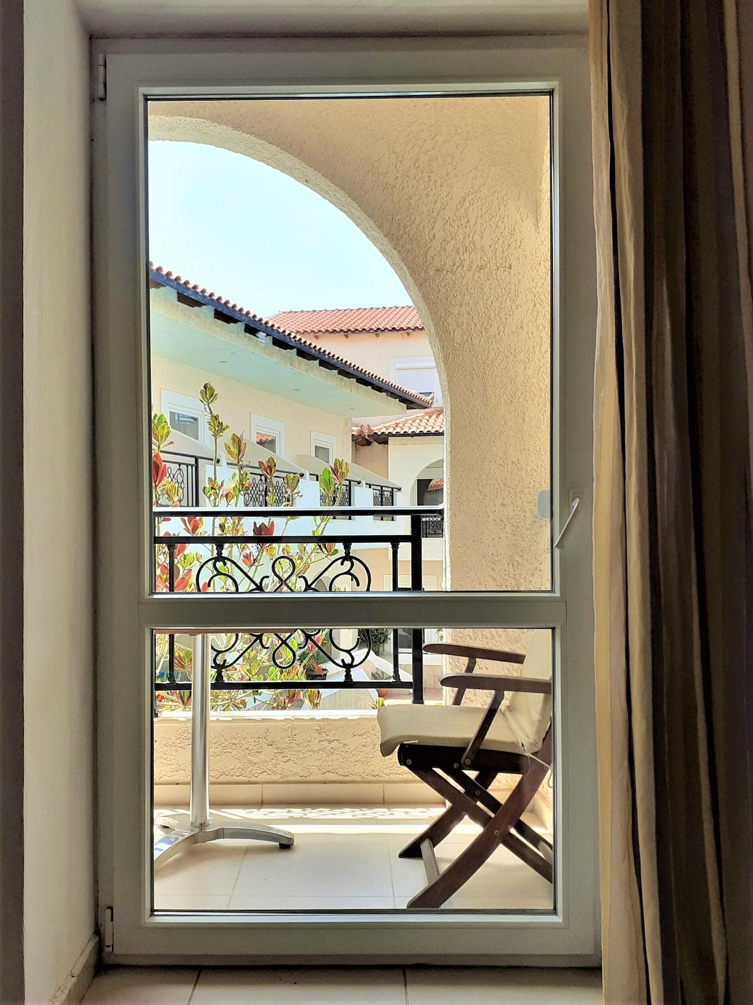 Little Hotel 2*
