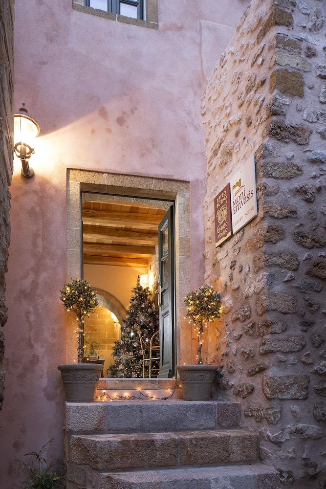 Moni Emvasis Luxury Hotel