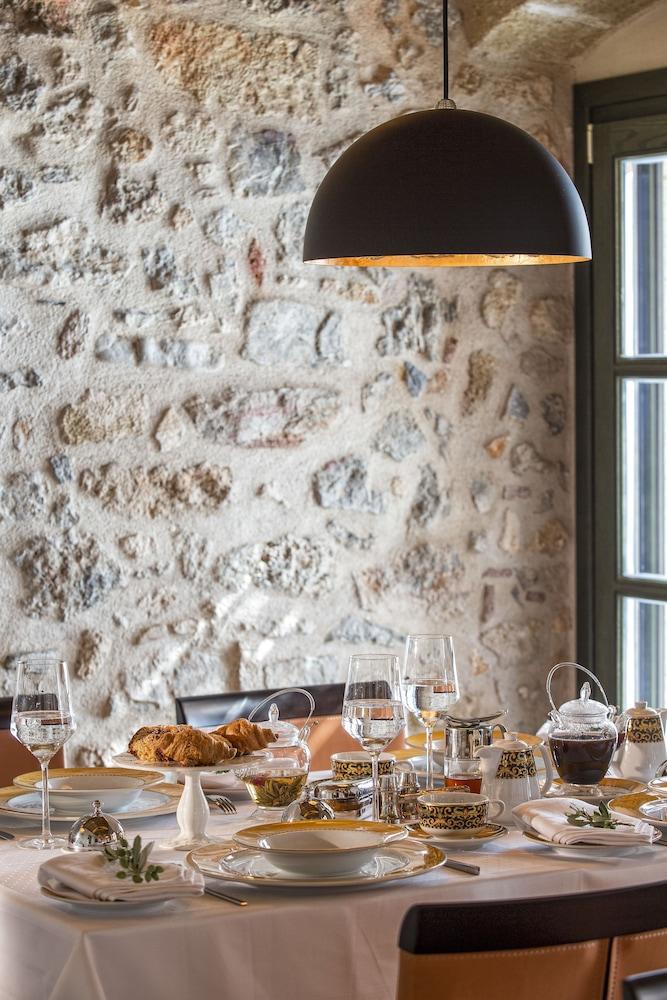 Moni Emvasis Luxury Monemvasia