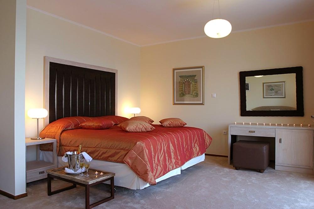 Erytha & Chios Resort 4*