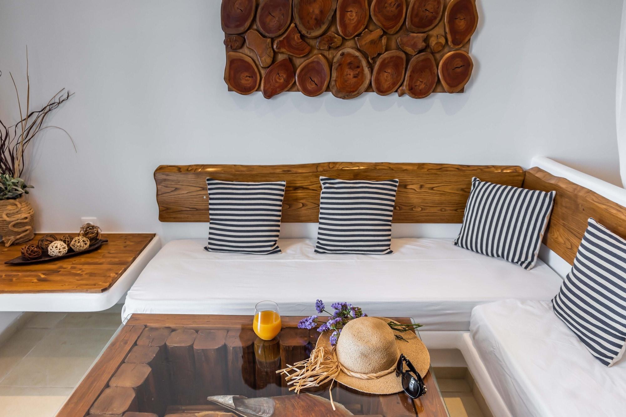 Niki Savvas & Hotel Pollonia