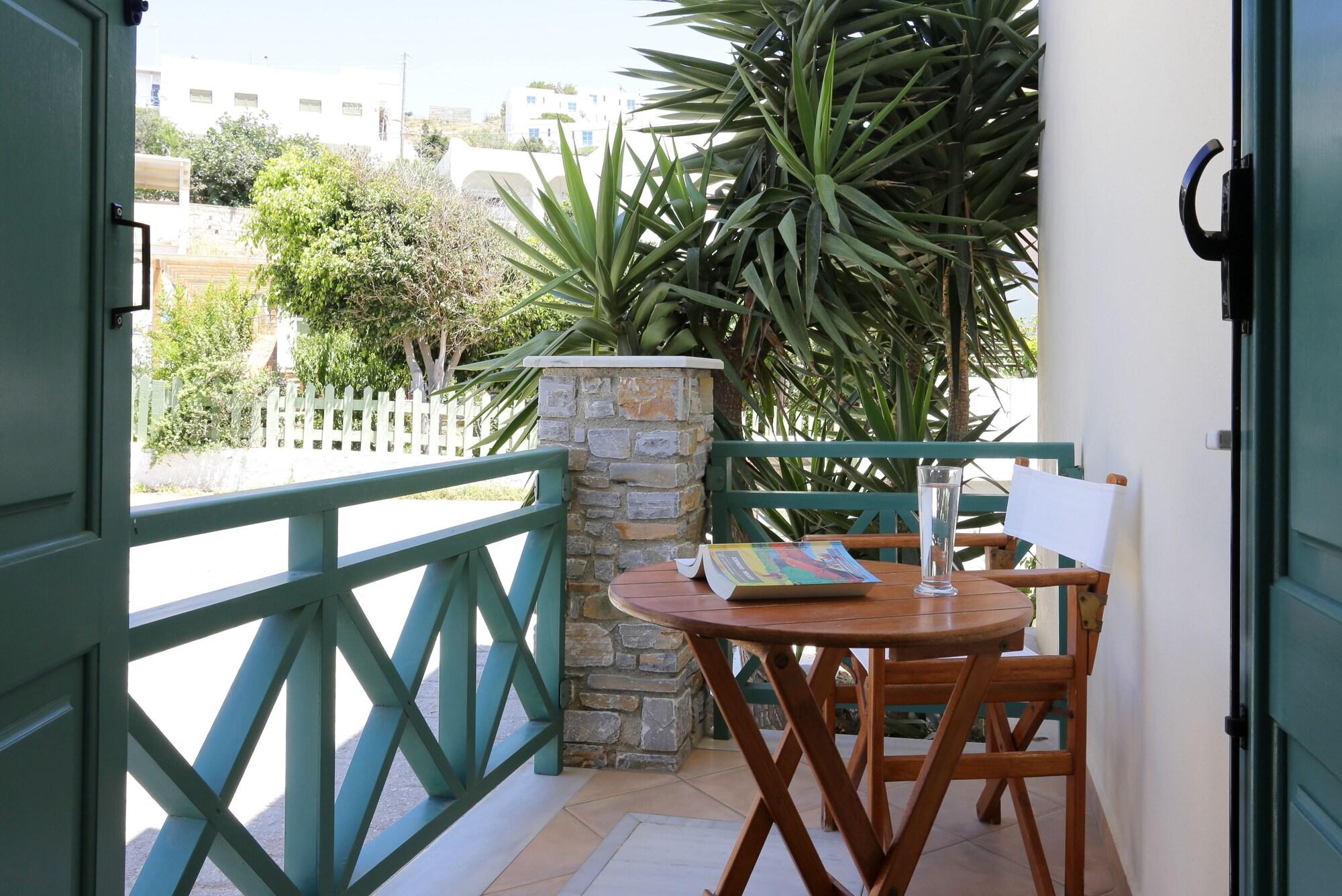 Hotel Brazzera Finikas (Syros)