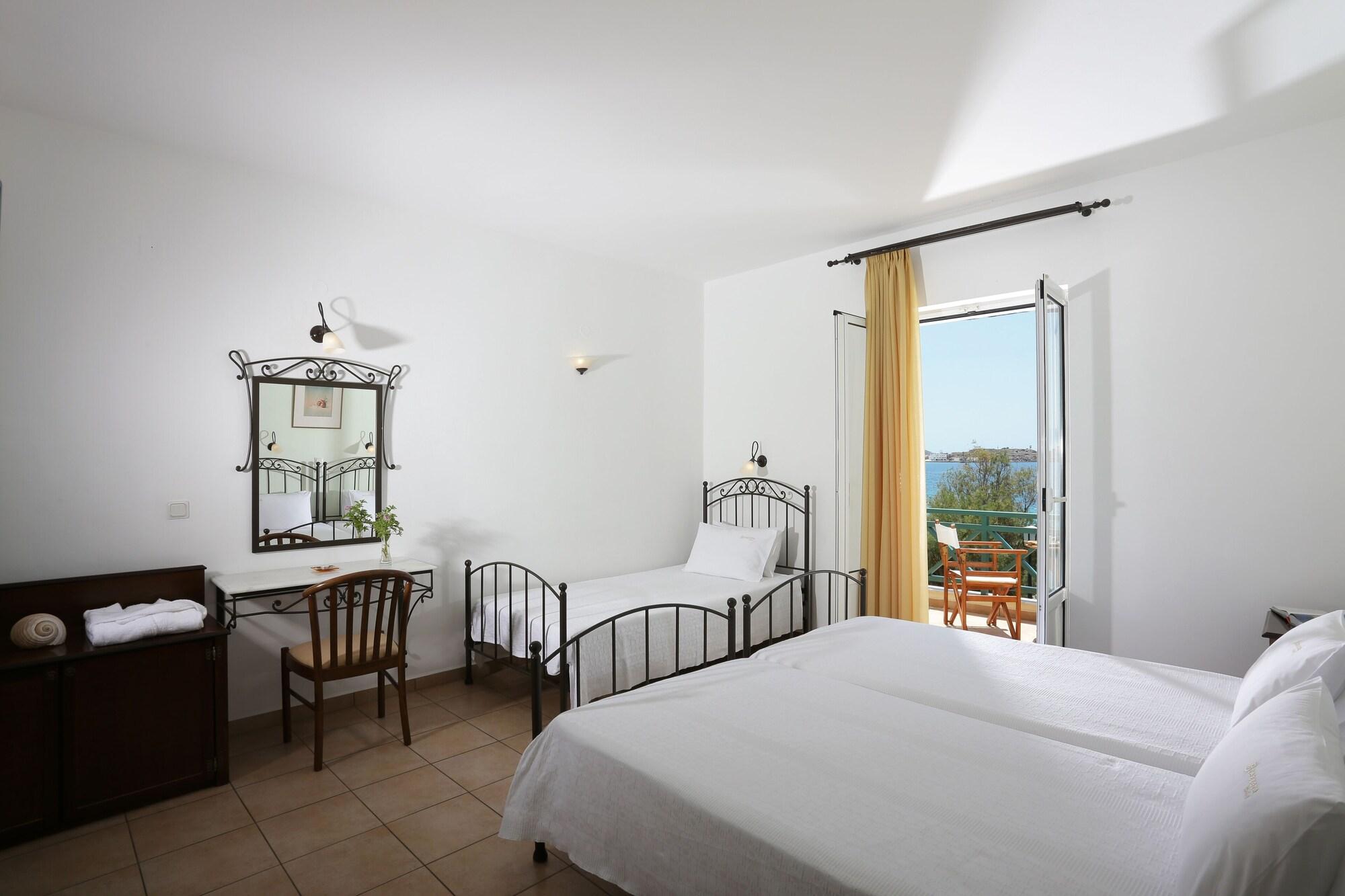 Brazzera Finikas (Syros)