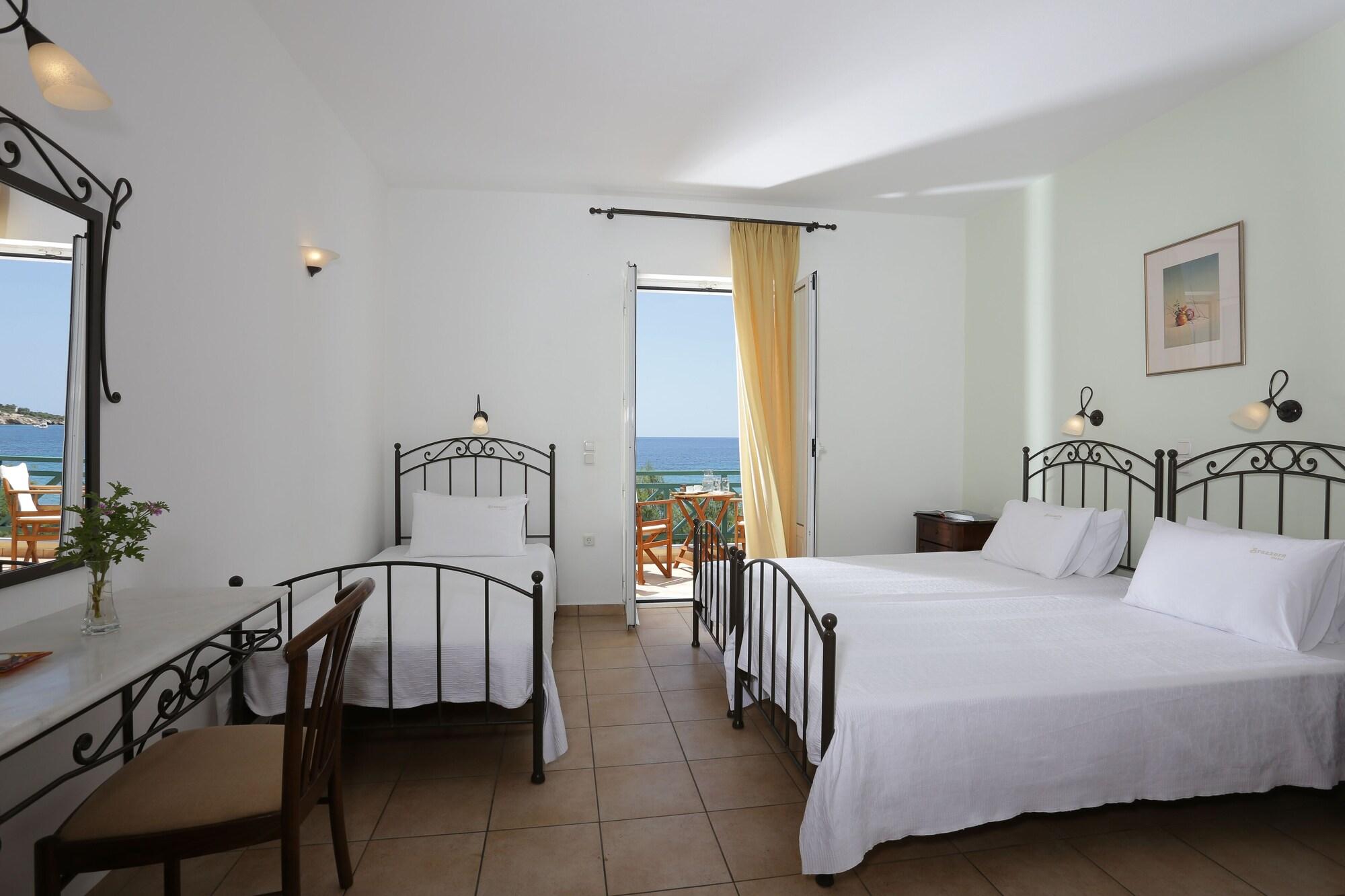 Brazzera Hotel Finikas (Syros)