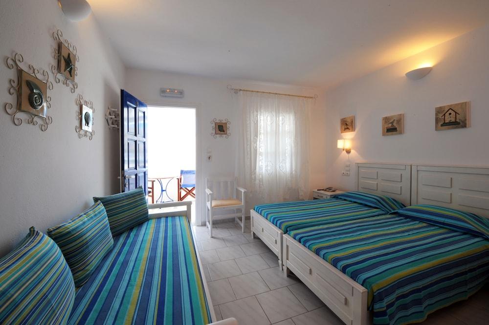 Vardia Bay Karavostasis (Folegandros)