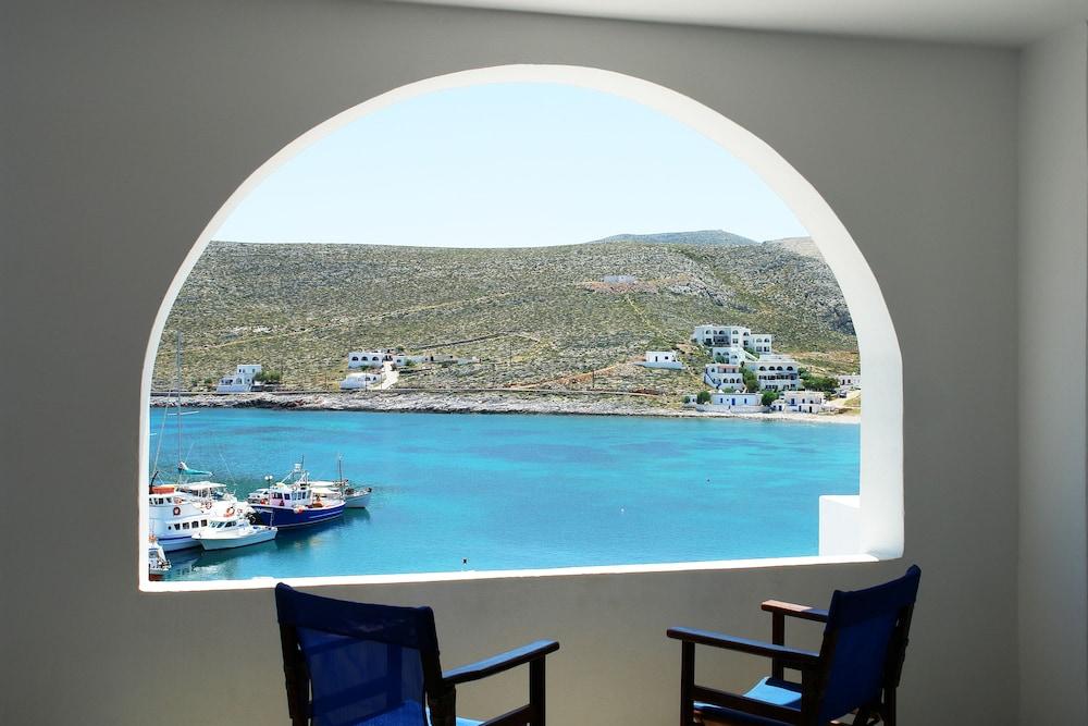 Vardia Bay