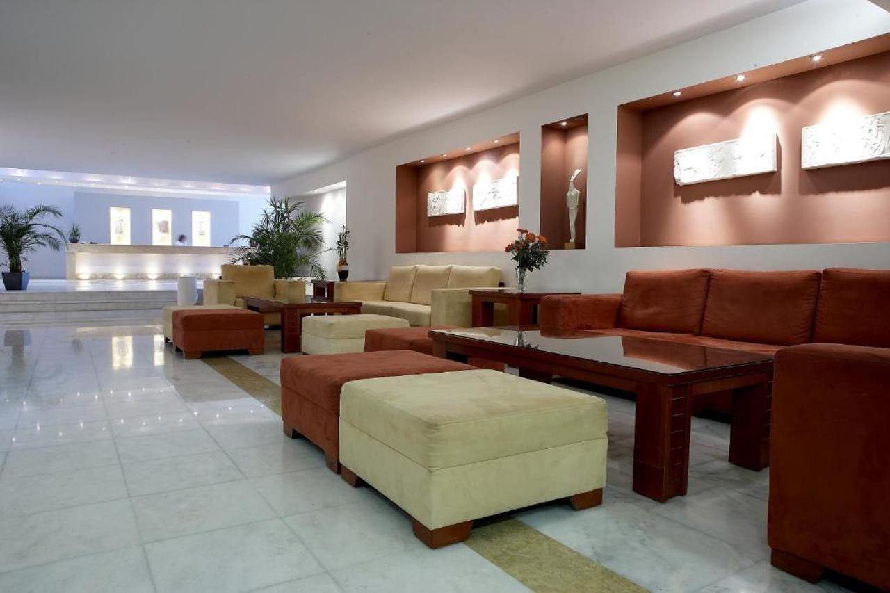 Hotel Avra 3*