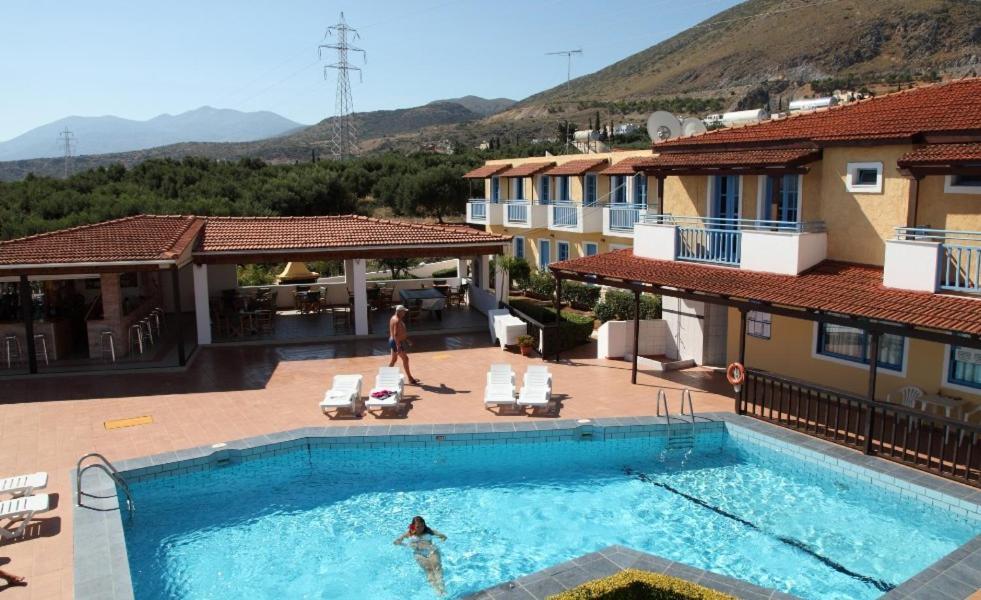 Mareva Apartment *