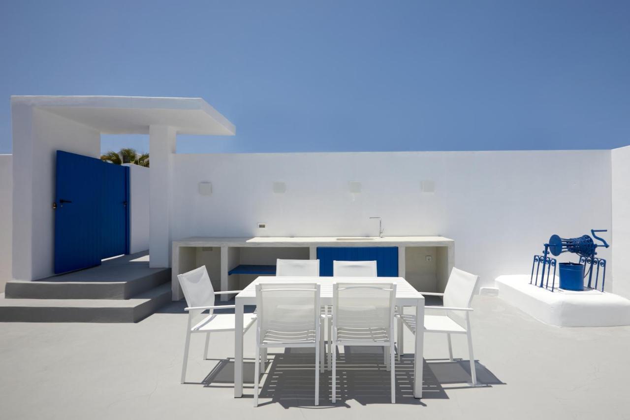 Thadeos With Private Jetted Pool Fira (Santorini)