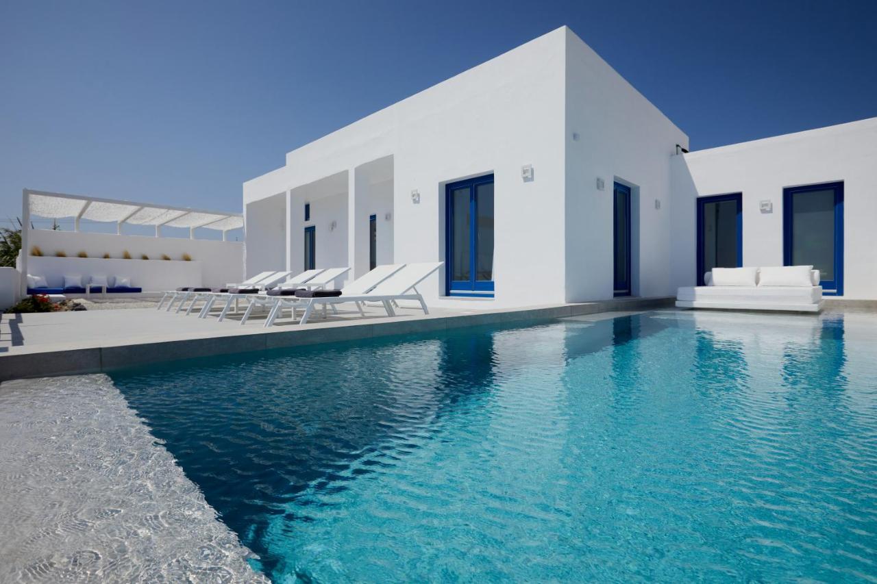 Thadeos With Private Jetted Pool Fira (Santorini)