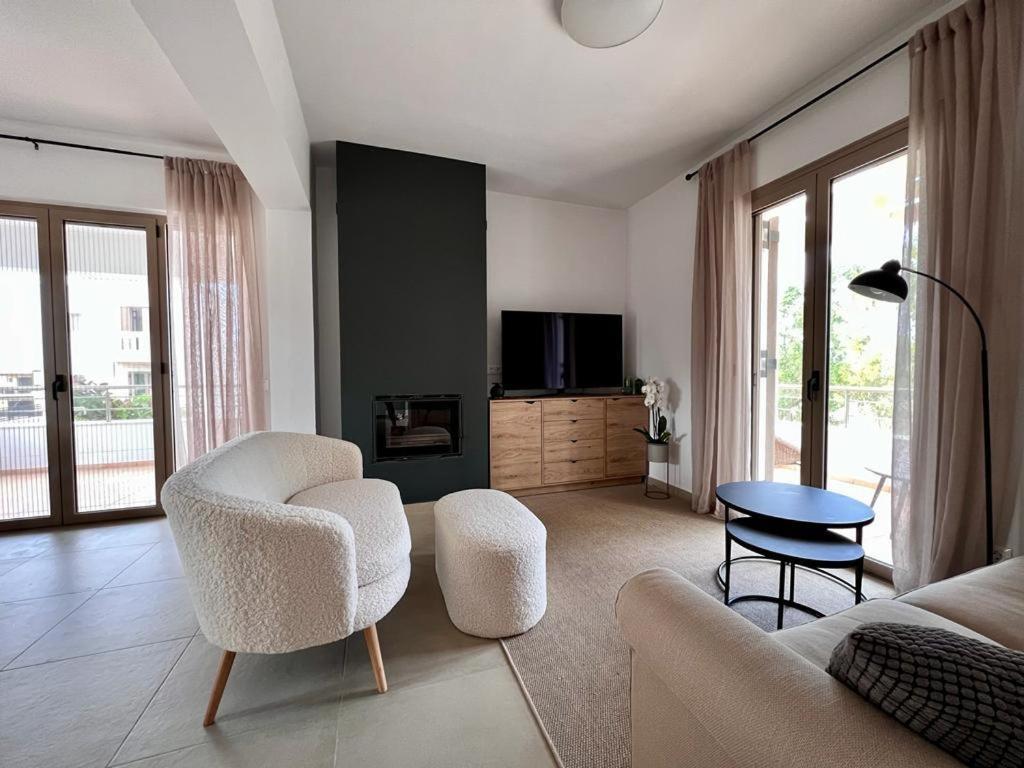Villa Gagra - With Private Pool, Air Con And Heating *