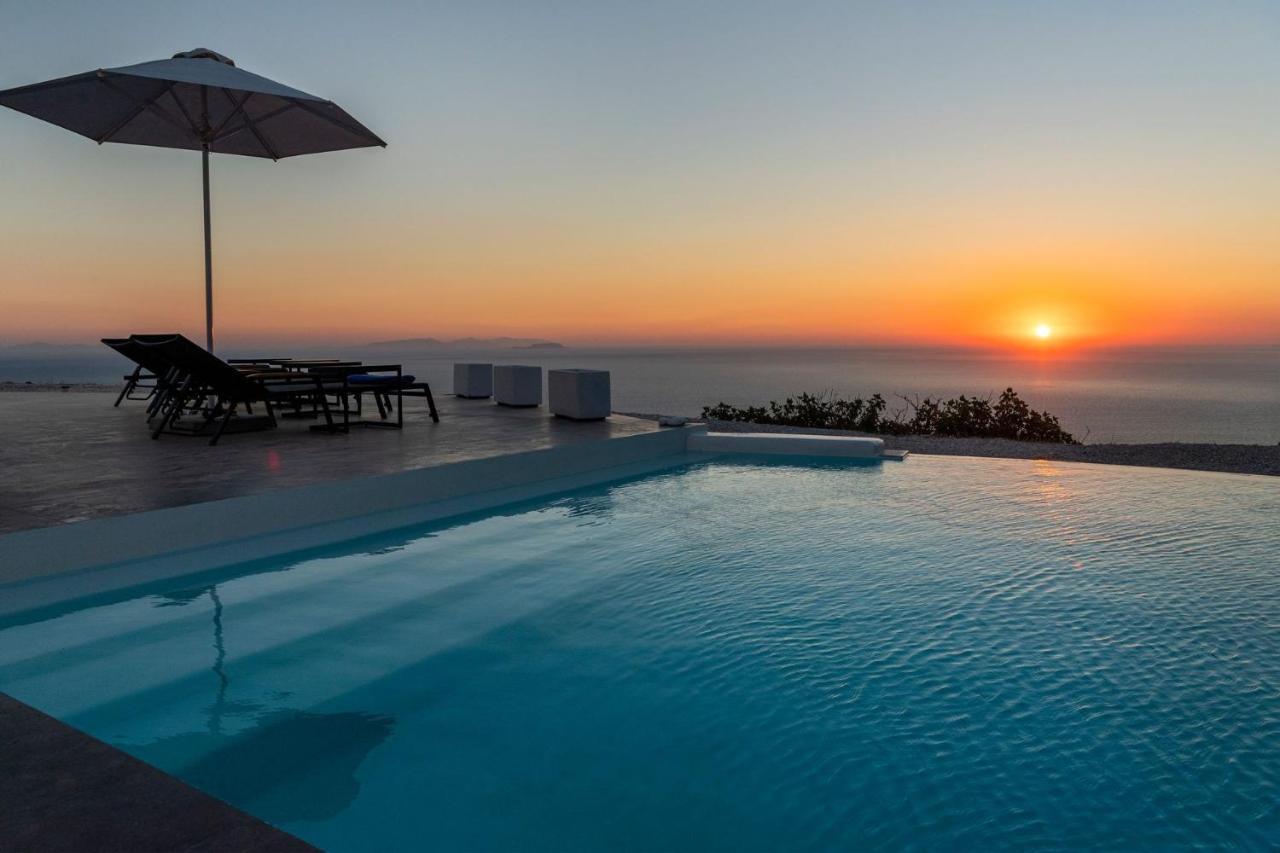 Luxurious Santorini Escape Villa Imerovigli Private Infinity Pool Breathtaking Aegean Views Apartment *