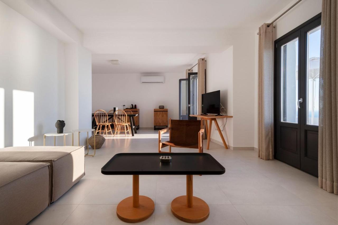 Luxurious Santorini Escape Villa Imerovigli Private Infinity Pool Breathtaking Aegean Views Apartment Vourvoulos