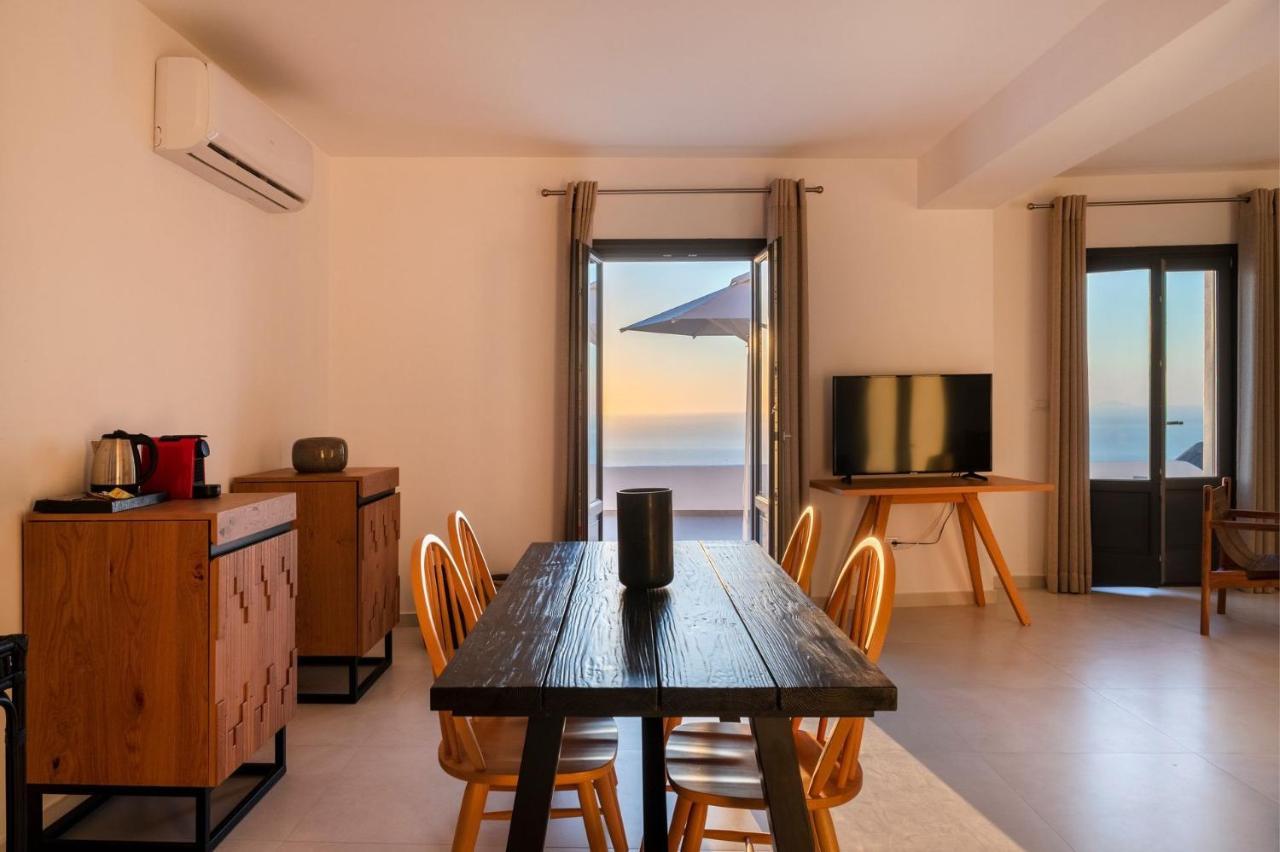 Luxurious Santorini Escape Villa Imerovigli Private Infinity Pool Breathtaking Aegean Views Apartment Vourvoulos