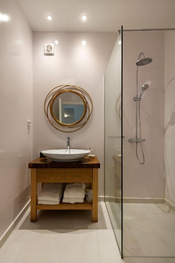 Luxurious Santorini Escape Villa Imerovigli Private Infinity Pool Breathtaking Aegean Views Apartment *
