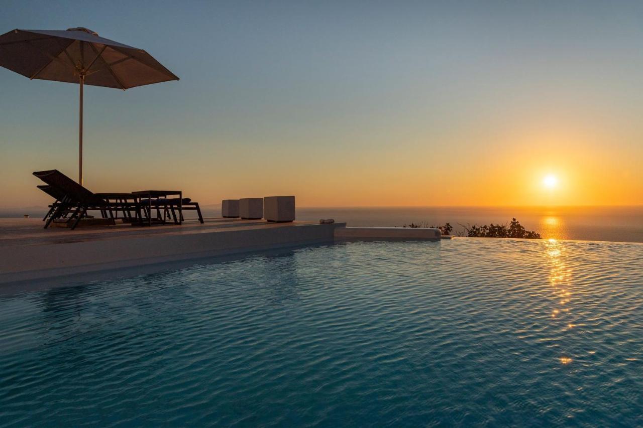 Luxurious Santorini Escape Villa Imerovigli Private Infinity Pool Breathtaking Aegean Views Apartment Vourvoulos