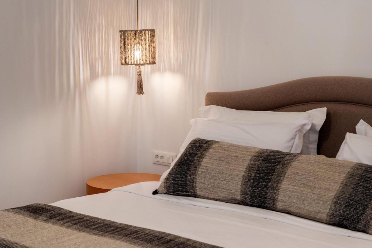Luxurious Santorini Escape Villa Imerovigli Private Infinity Pool Breathtaking Aegean Views Vourvoulos